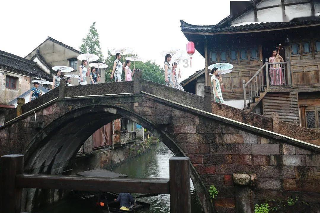 林丹还找嫩模吗?拍视频对孩子讲了句话,暗示谢杏芳在家里的地位
